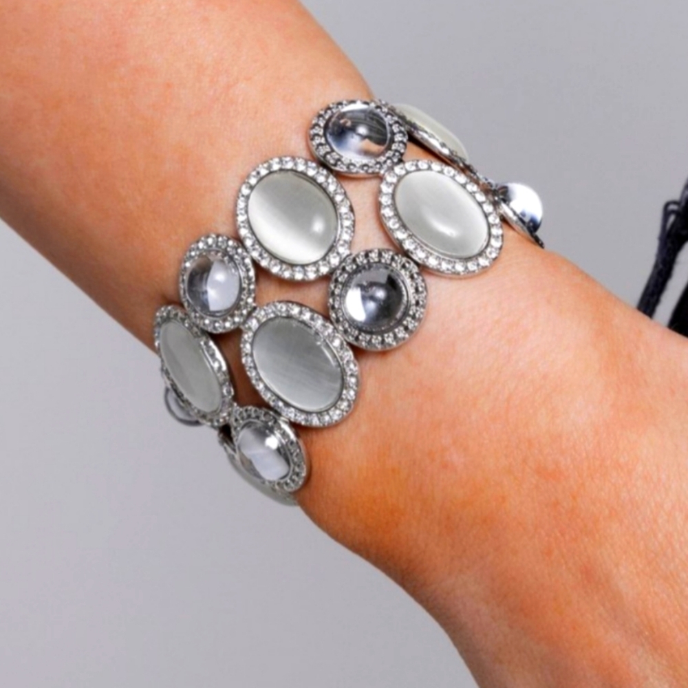 NIB Silver Stretchy Bracelet with Moonstones